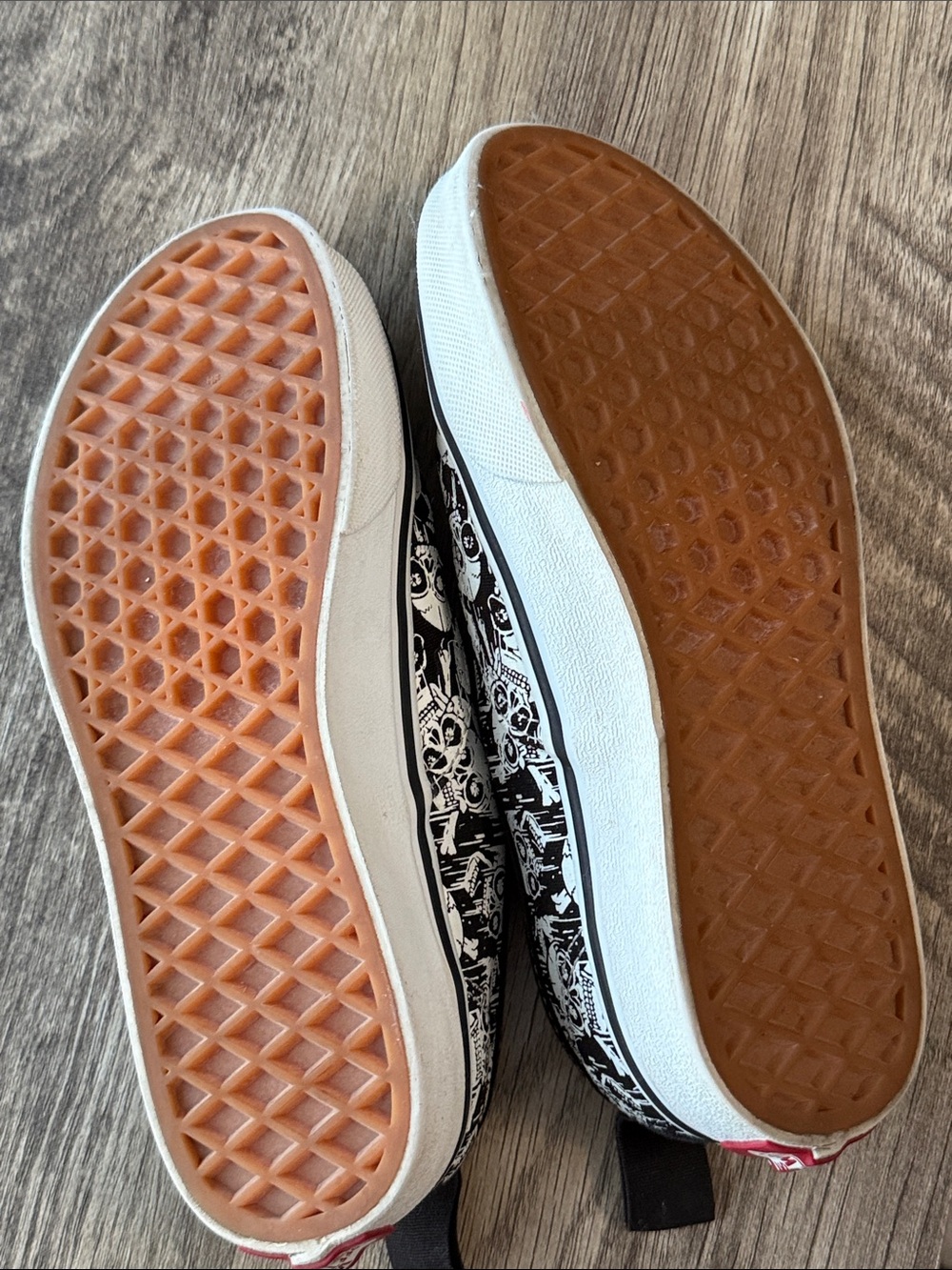 Vans Kids Black and White Skull Print Sneakers Boys Sz 3 - Picture 6 of 6